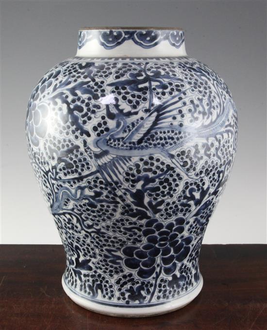 A Chinese blue and white jar baluster jar, 19th century, 32cm